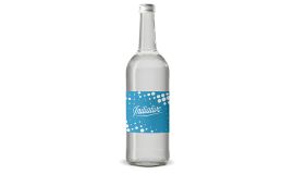 Glasflaschen mit 770 ml Quellwasser